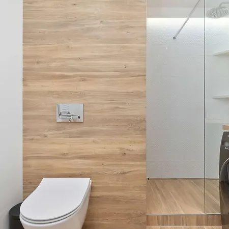Spacious In Close To The Sea By Renters