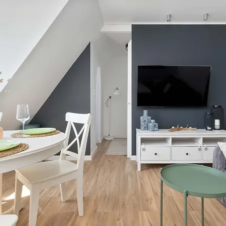 Spacious In Close To The Sea By Renters