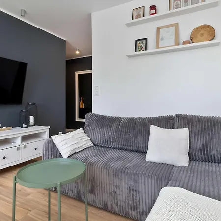 Spacious In Close To The Sea By Renters Διαμέρισμα *